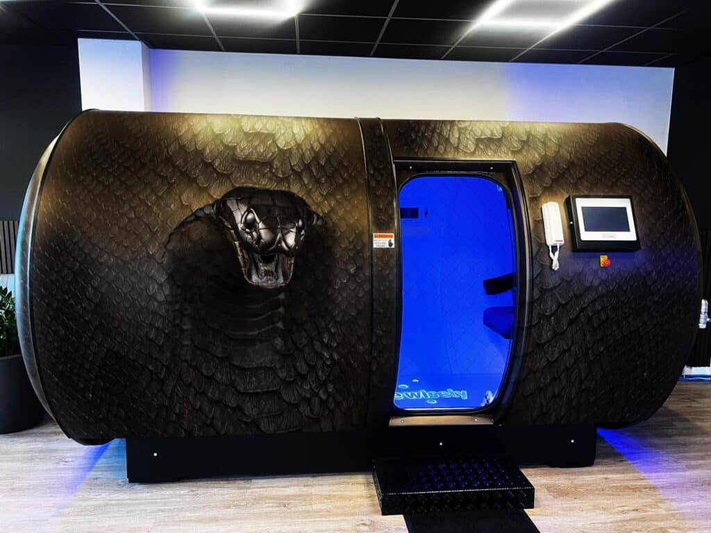 Oxylife C4 wellnessenhet för avancerad hälsobehandling och avkoppling. Modern design med svart skalf.