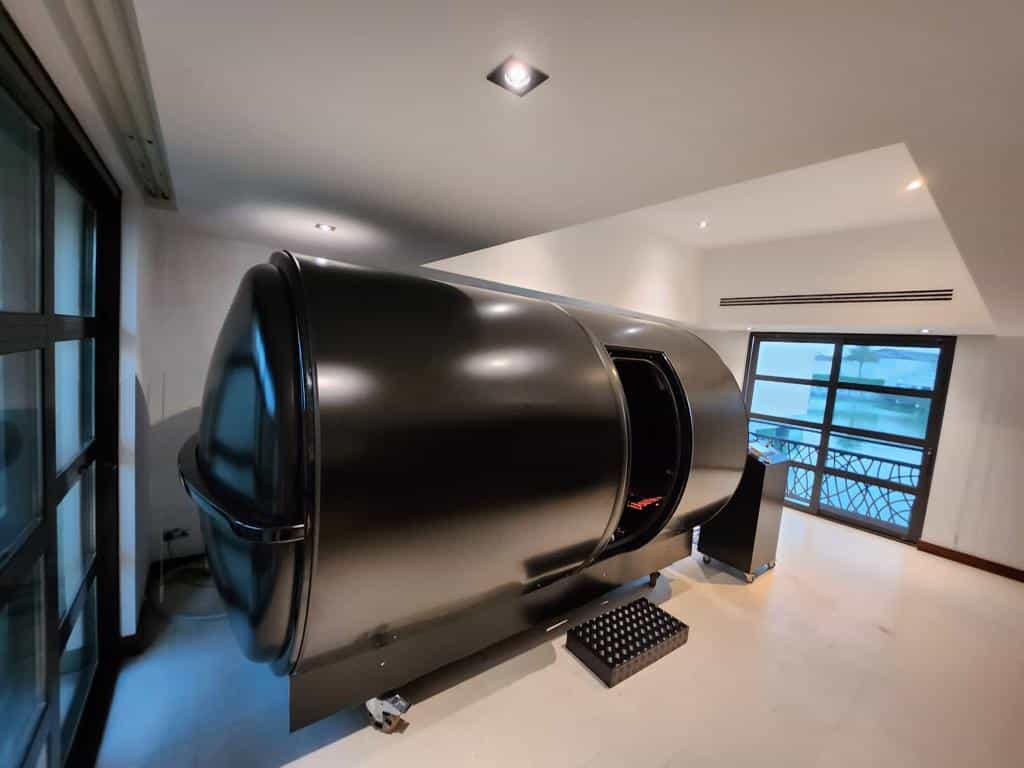 Hyperbaric oxygen chamber Oxylife C4 för terapeutiska behandlingar. Innovativ medicinsk utrustning f.